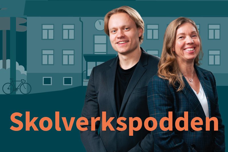 Skolverkets medarbetare Karl David Lärkert och Linda-Mari Winqvist framför en tecknad bild av en skola.